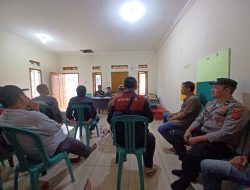Saat Rapat : Anggota Bhabinkamtibmas Polsek Ibun Rutin Sambangi Warga Binaan