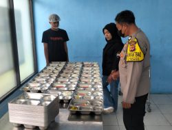 Bhabinkamtibmas Desa Sukapura Monitoring Pendistribusian Program Makan Bergizi Gratis di Dayeuhkolot