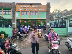 Unit Piket Fungsi Polsek Paseh Gelar Strong Point Pada Pagi Hari : Wujud Peran Polri Berikan Pelayanan Lalu Lintas dan Cegah Kecelakaan