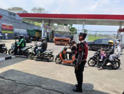 Cegah Kepanikan Warga Terkait Isu Kenaikkan BBM, Polsek Cangkuang Lakukan Patroli Dialogis di SPBU