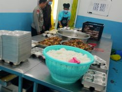 Bhabinkamtibmas Desa Citeureup Monitoring Pendistribusian Program Makan Bergizi Gratis di Dayeuhkolot