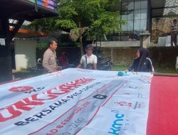 Saat Menemui Warga Desa Binaan : Anggota Bhabinkamtibmas Polsek Cimenyan Titipkan Pesan dan Himbauan Kamtibmas