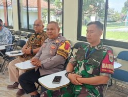 Bhabinkamtibmas Desa Margahayu Selatan Dampingi Seleksi Calon Kepala Desa di Kantor Desa, Pastikan Berjalan Aman dan Transparan