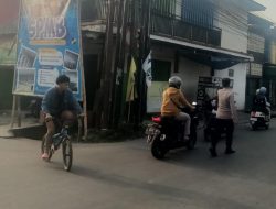 Jamin Kelancara Lantas : Anggota Unit Samapta Polsek Pacet Rutin Laksanakan Gatur Lantas Pagi