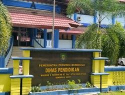 DIDUGA JARANG MASUK DAN HOBI BOLOS,KEPSEK SMKN 1 LEBONG DIPERTANYAKAN,