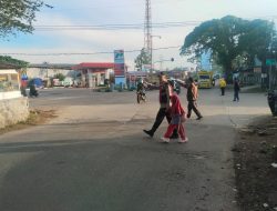 Gelar Strong Point Hari Minggu : Personil Unit Samapta Polsek Cikancung Polresta Bandung Gelar Kegiatan Pengaturan