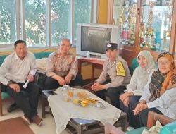 Bhabinkamtibmas Desa Cimenyan Polsek Cimenyan Sambangi SMPN 1, Sampaikan Pesan Kamtibmas ke Pelajar dan Guru