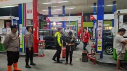 Pantau Harga BBM Non-Subsidi, Kapolsek Bojongsoang Pimpin Patroli KRYD Malam Minggu di Objek Vital