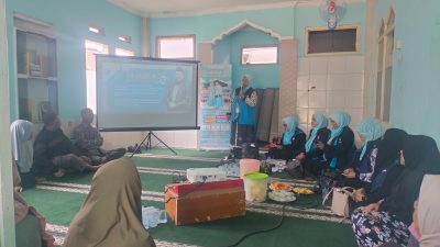 Bhabinkamtibmas Desa Tanjunglaya Monitoring Seminar Inspirasi Umroh di Cikancung