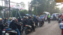 Polsek Baleendah Guna Kelancaran Arus Lalin Lakukan Pengaturan di Pertigaan Jembatan Rancamanyar