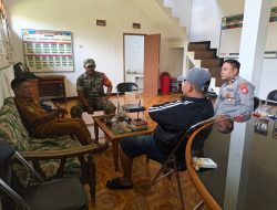 Rawat Situasi Kamtibmas Yang Aman Dan Kondusif : Babinsa dan habinkamtibmas Sampaikan Himbauan Kamtibmas Kepada Perangkat Desa