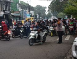 Protap Gatur Pagi di Depan SMP 1 Margahayu, Polsek Margahayu Hadir Wujudkan Lalu Lintas Lancar dan Aman