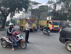 Polsek Dayeuhkolot Intensifkan Gatur Pagi, Antisipasi Kepadatan Lalu Lintas di Titik Rawan