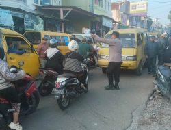 Pagi-Pagi Polisi Sudah Turun ke Jalan! Gatur Lalin di Pasar Pandawangi Pacet Bikin Arus Lancar