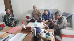 Bhabinkamtibmas Desa Ciporeat bersama Babinsa Kompak Sambangi Kantor Desa Ciporeat, Perkuat Sinergi Jaga Kamtibmas