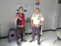 Melalui Giat Quick Wins : Aipda Andres Nugraha Bhabinkamtibmas Polsek Cikancung Titipkan Himbauan Kamtibmas Saat Sambang