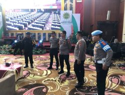 Kapolsek Polsek Soreang Laksanakan Pendampingan Sterilisasi oleh Unit Jibom Sat Brimob Polda Jawa Barat Jelang Kunjungan Kerja Kapolri pada Muktamar XIV