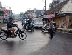 Kapolsek Ciwidey Pimpin Gatur Sore, Arus Lalu Lintas Terpantau Lancar