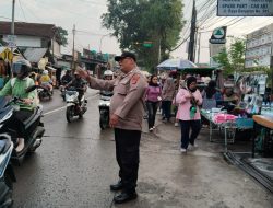Bhabinkamtibmas Desa Langonsari Bripka Dudi Laksanakan Pengaturan Lalu Lintas