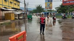Pasca Hujan di Pertigaan Andir, Unit Samapta Polsek Baleendah Atur Lalu Lintas
