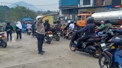 Polsek Cileunyi Turun Tangan Urai Kepadatan Sore Di Depan Pasar, Warga Merasa Lebih Aman Saat Menyeberang