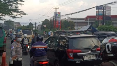 Kesigapan Unit Lantas Polsek Dayeuhkolot, Arus Lalin Sore di Jalan Moh Toha Terpantau Lancar