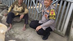 Anggota Bhabinkamtibmas Desa Mekarjaya Polsek Pacet Polresta Bandung Sampaikan Pesan Kamtibmas