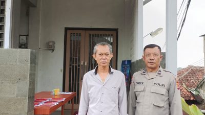 Bertemu Dengan Warga : Bhabinkamtibmas Polsek Cimenyan Polresta Bandung Sampaikan Himbauan Kamtibmas