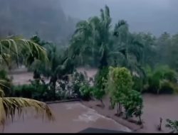 Sungai Seluma Meluap,Air Masuk Permukiman Warga Lubuk Resam,