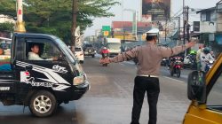 Wujudkan Pelayanan Polri Untuk Masyarakat : Anggota Unit Lantas Polsek Ciparay Polresta Bandung Terus Laksanakan Pengaturan Lalin pagi hari