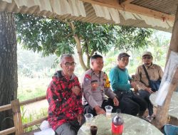 Lewat Sambang, Bhabinkamtibmas Polsek Paseh Sampaikan Pesan Kamtibmas Kepada Warga