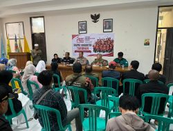 Bhabinkamtibmas Desa Cikadut Monitoring Rapat Anggota Tahunan Koperasi Merah Putih