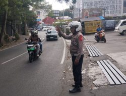 Antisipasi Kemacetan di Wilkum Cimenyan : Anggota Unit Lantas Polsek Cimenyan di Turunkan Untuk Menggelar Gatur Pagi