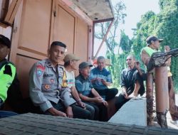 Berbincang Hangat Bersama Warga Binaan : Bhabinkamtibmas Desa Drawati Polsek Paseh Sampaikan Pesan Kamtibmas Dengan Humanis