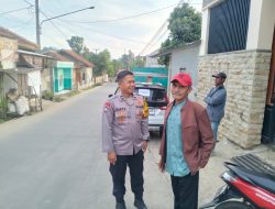 Pastikan Kondusifitas Wilayah Loa : Anggota Bhabinkamtibmas Polsek Paseh Sampaikan Himbauan Kamtibmas Saat Datangi Warga