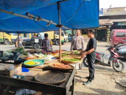 Pastikan Gapokmas Tetap Kondusif : Anggota Polsek Paseh Polresta Bandung Kios Sembako 