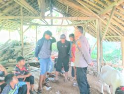 Bhabinkamtibmas Desa Cipeujeuh Polsek Pacet Sambangi Warga dan Sampaikan Binluh Kamtibmas