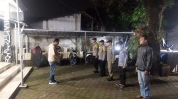 Pastikan Kekuatan Personil : Kanit Reskrim Polsek Ibun Polresta Bandung Pimpin Apel Malam Minggu