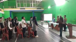 Jalin Sinergitas Denga Warga : Anggota Unit Binmas Polsek Ibun Gelar Sambang Kepada Warga Demi Mewujudkan Sitkamtibmas Yang Kondusif