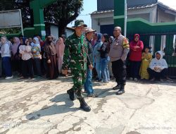 Sambangi Warga Masyarakat Binaan : Bhabinkamtibmas Desa Cibeet Polsek Ibun Sampaikan Maklumat Kapolda Jabar