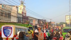 Padat Arus Lalin di Pertigaan Kulalet, Unit Lantas Polsek Baleendah Atur Lalu Lintas