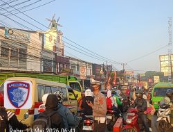 Padat Arus Lalin di Pertigaan Kulalet, Unit Lantas Polsek Baleendah Atur Lalu Lintas