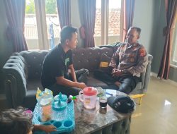 Rawat Kamtibmas : Kanit Binmas Polsek Pacet Polresta Bandung Laksanakan Patroli Sambang