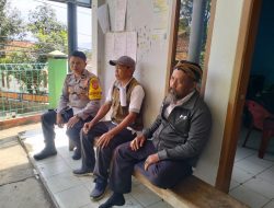 Saat Libur Panjang : Bhabinkamtibmas Polsek Paseh Sambangi Pemukiman Warga Desa Binaan