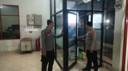 Jajaran Polsek Solokanjeruk Polresta Bandung Sambangi Wilayah Rawan Kriminalitas Malam