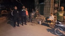 Melalui Kegiatan Patroli Sambang : Anggota Bhabinkamtibmas Polsek Paseh Sampaikan Himbauan Kepada Warga