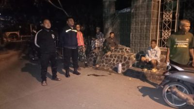 Melalui Kegiatan Patroli Sambang : Anggota Bhabinkamtibmas Polsek Paseh Sampaikan Himbauan Kepada Warga