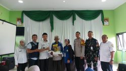 POLSEK MARGAHAYU MONITORING PENYALURAN BANTUAN PANGAN BAGI WARGA KURANG MAMPU DI KELURAHAN SULAIMAN
