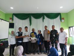 POLSEK MARGAHAYU MONITORING PENYALURAN BANTUAN PANGAN BAGI WARGA KURANG MAMPU DI KELURAHAN SULAIMAN