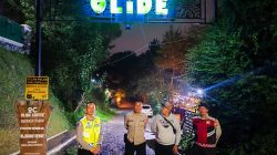 Gelar Patroli SWT (Stop, Walk, Talk) Polsek Cimenyan Polresta Bandung Sambangi Wilayah Rawan Kriminalitas